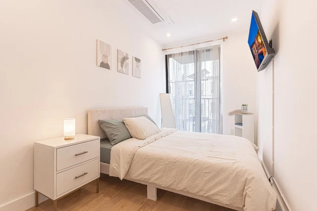 Bedroom 1 image 1