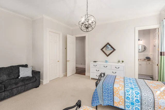 Bedroom 5 image 1