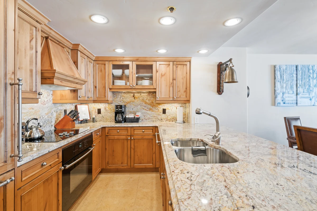 Condo in Beaver Creek property photo 4