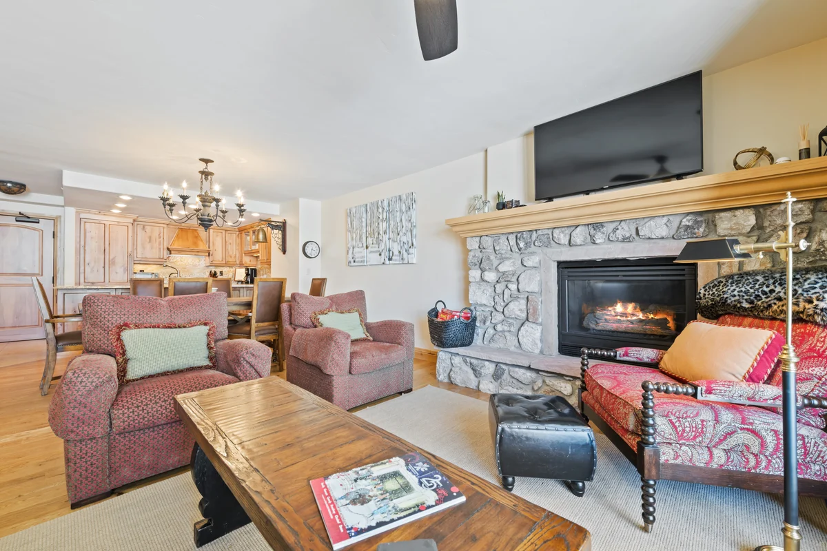 Condo in Beaver Creek property photo 3