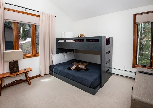 Bedroom 1 image 1