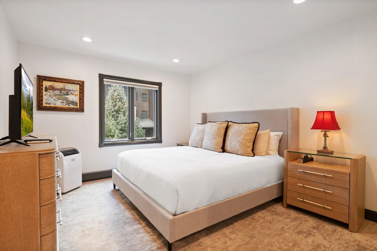 Bedroom 1 image 1