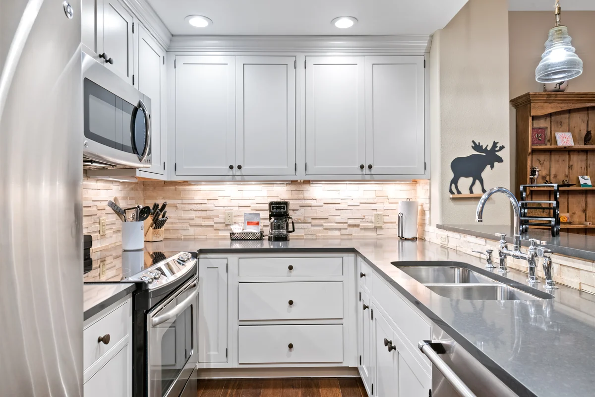 Condo in Beaver Creek property photo 3