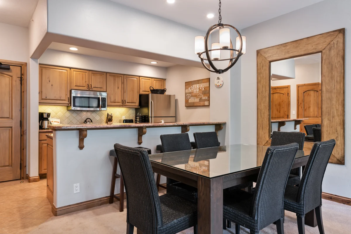 Condo in Beaver Creek property photo 3