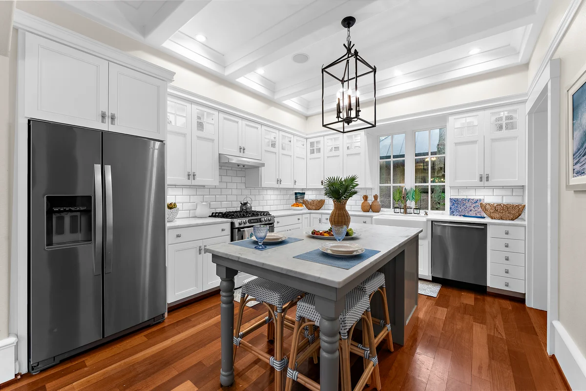 Charming, spacious cottage in popular Cypress Point property photo 3