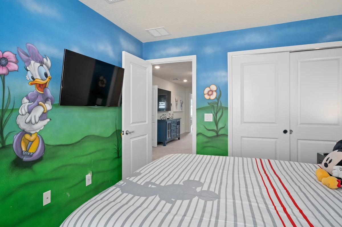 Bedroom 5 image 1