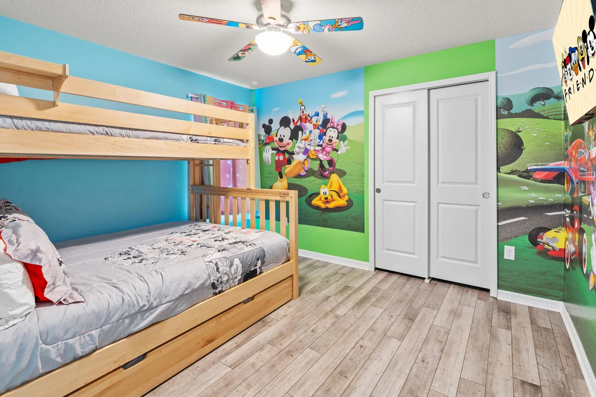 Bedroom 6 image 1