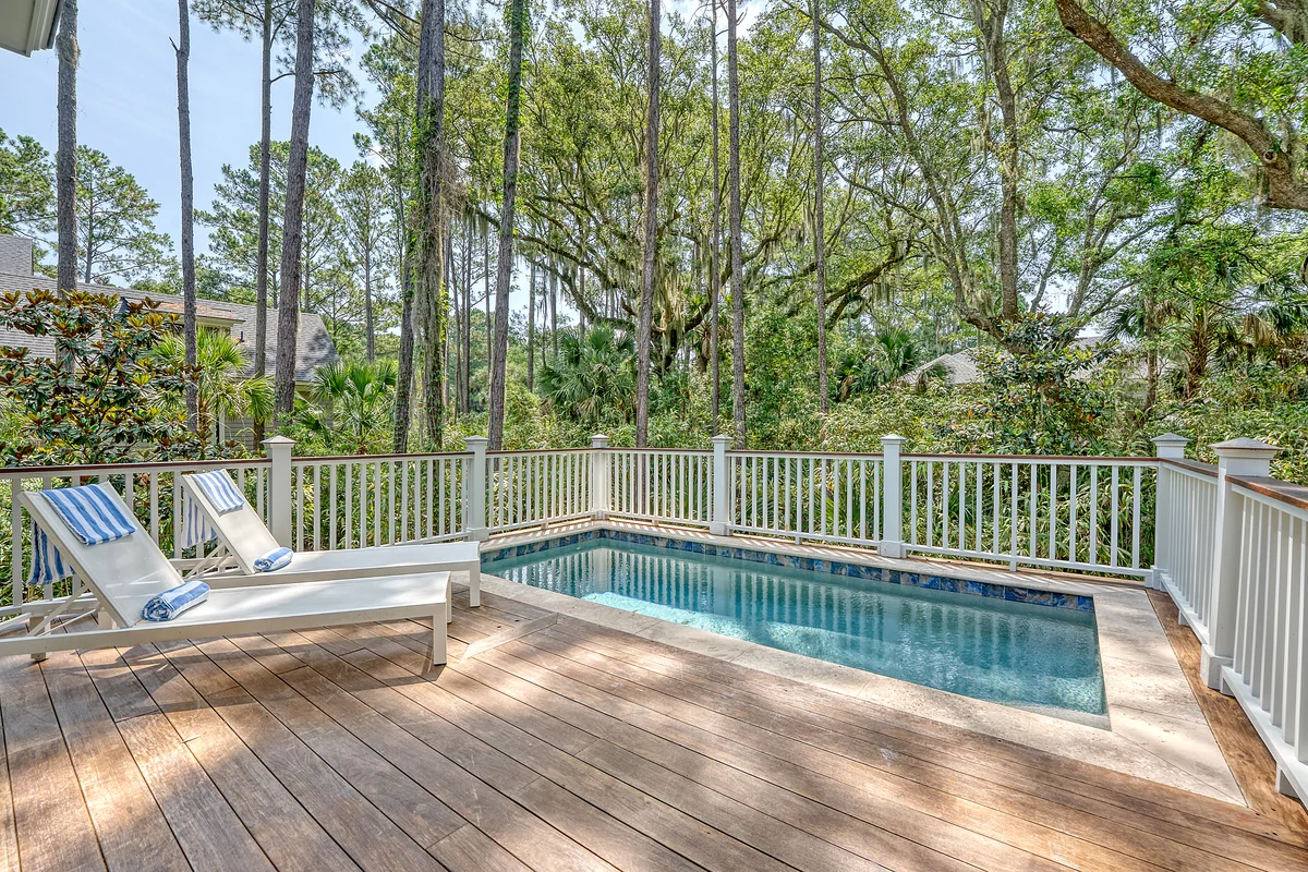 Exquisite Vanderhorst home with pool property photo 2