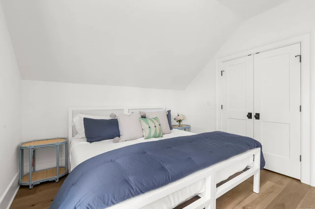Bedroom 5 image 1