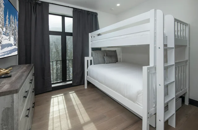 Bedroom 1 image 1