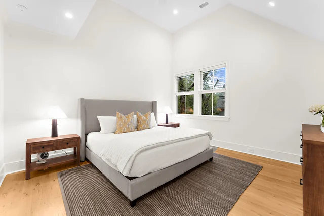 Bedroom 1 image 1