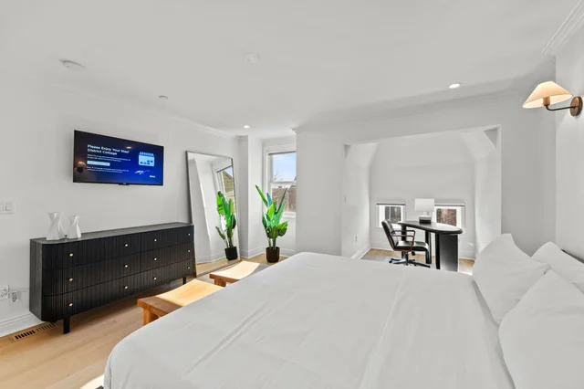 Bedroom 5 image 1