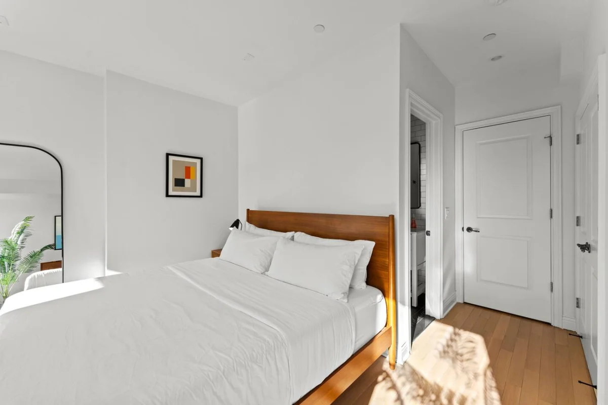 Bedroom 6 image 1