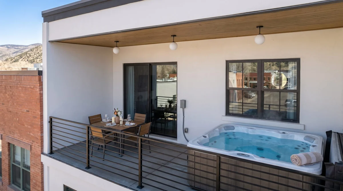 Top-Floor Condo with Hot Tub & Mountain Views property photo 4
