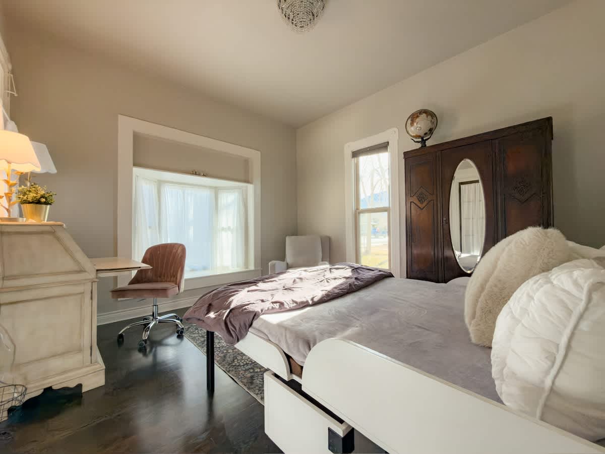 Bedroom 2 image 1