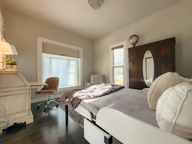 Bedroom 2 image 1
