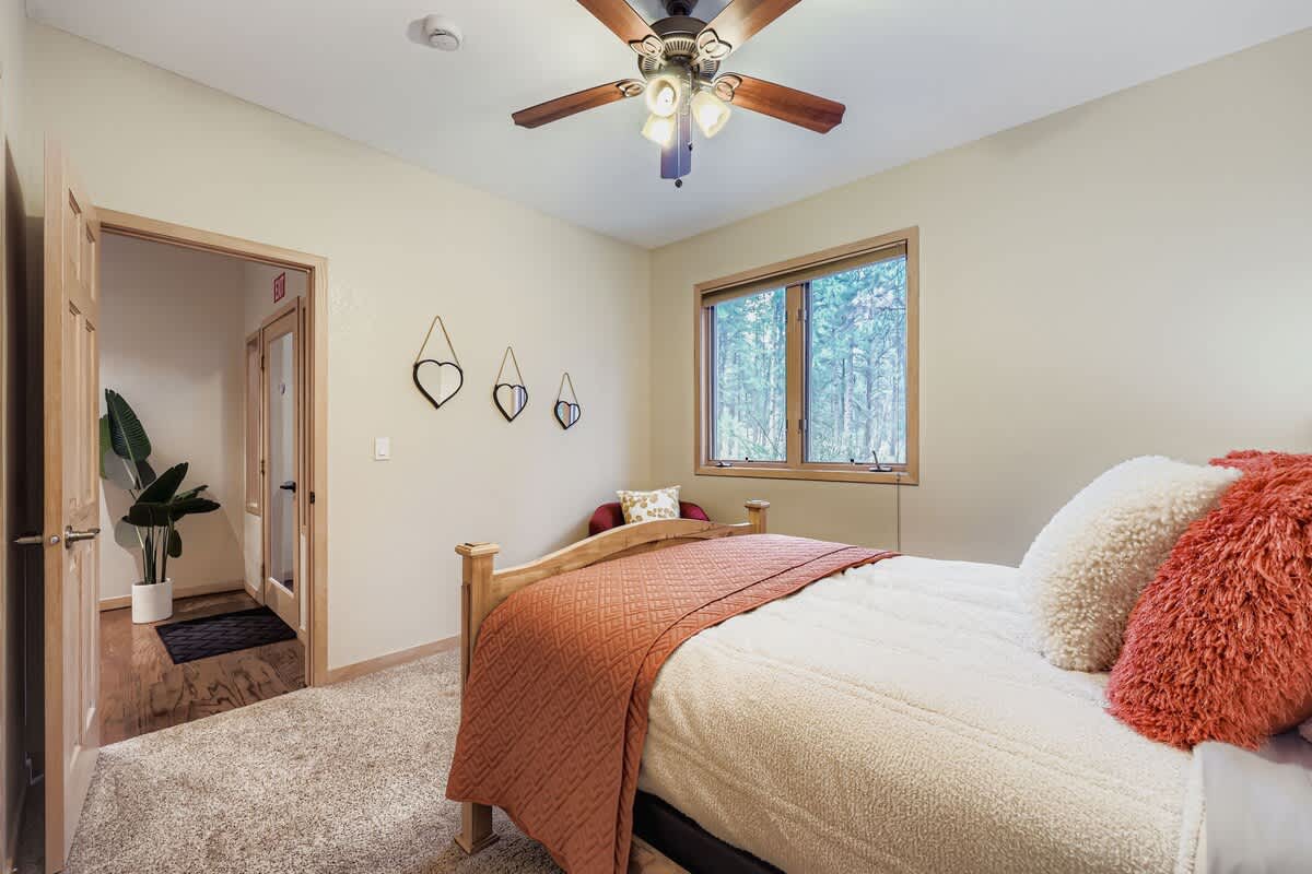 Bedroom 4 image 1
