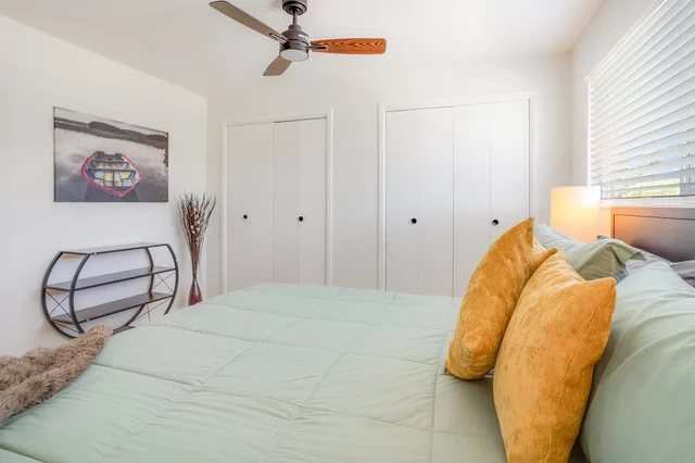 Bedroom 5 image 1