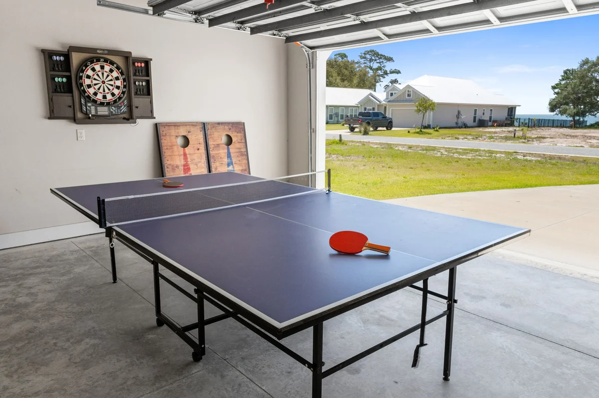 Home in Eastpoint property photo 5