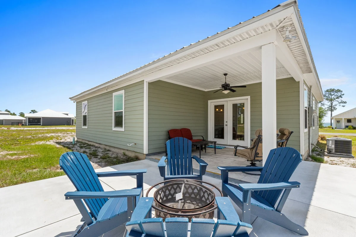 Home in Eastpoint property photo 4