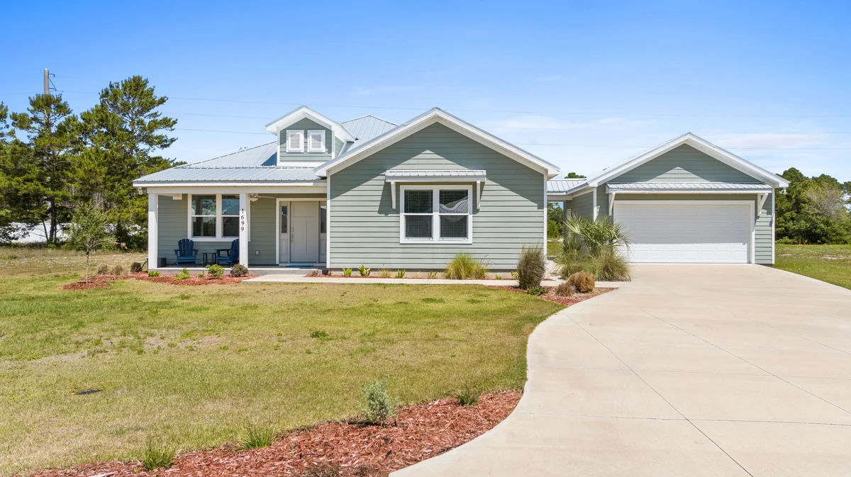 Home in Eastpoint property photo 3