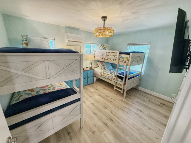 Bedroom 3 image 1