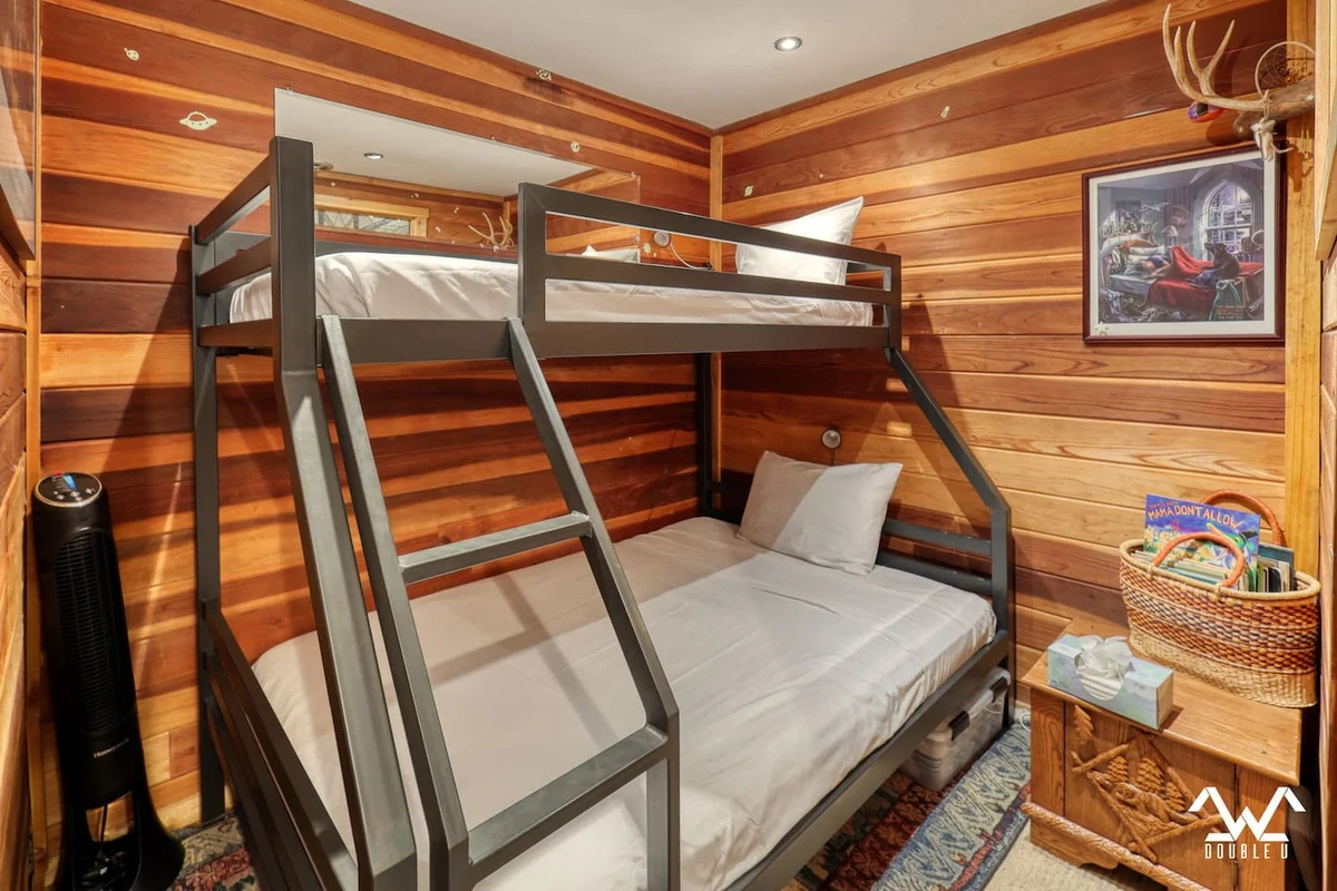 Bedroom 1 image 1