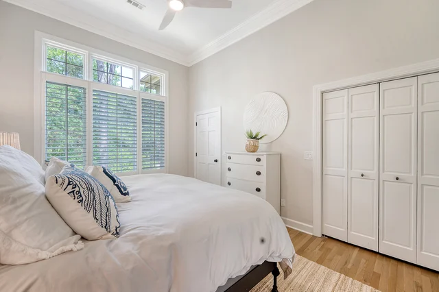 Bedroom 5 image 1