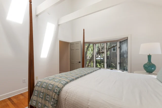 Bedroom 7 image 1
