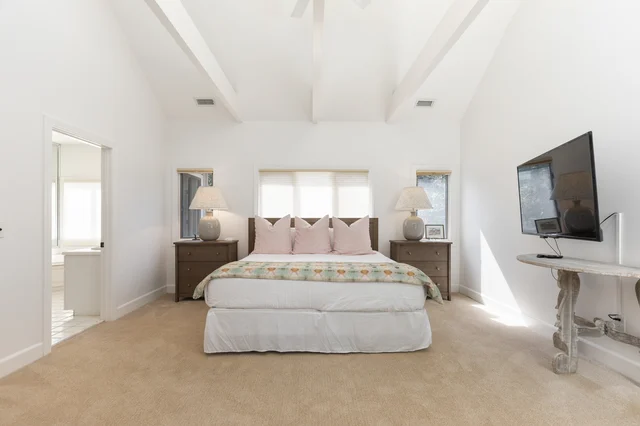 Bedroom 5 image 1