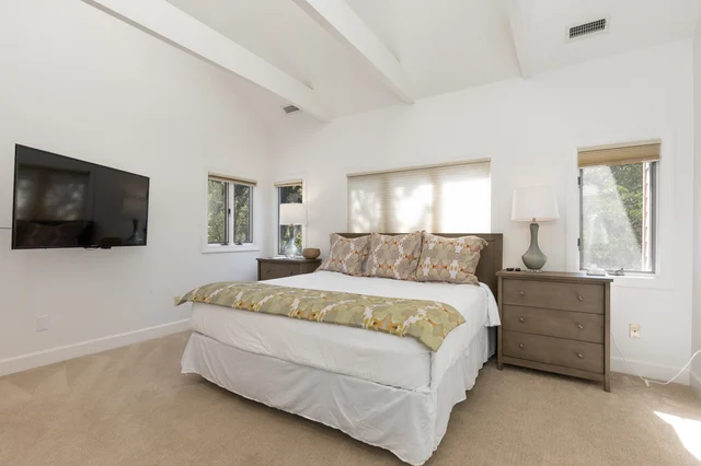 Bedroom 8 image 1