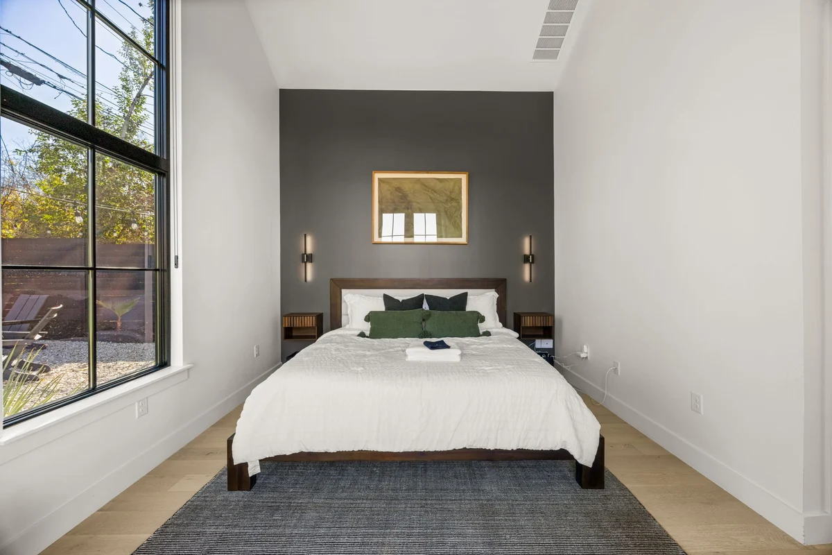 Bedroom 1 image 1