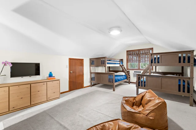 Bedroom 1 image 1