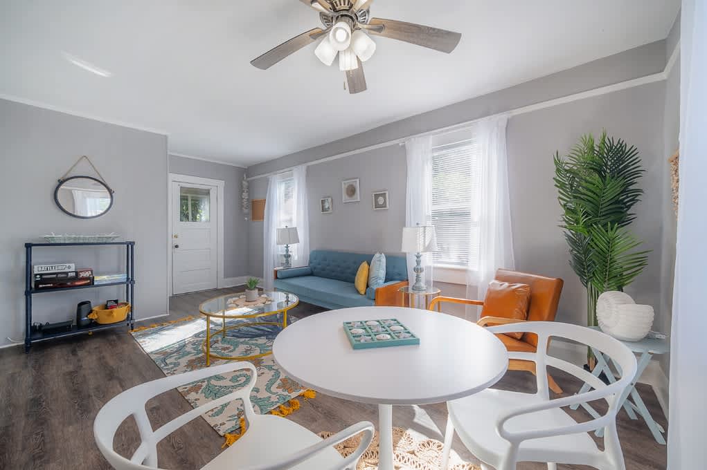Home in Tampa property photo 3