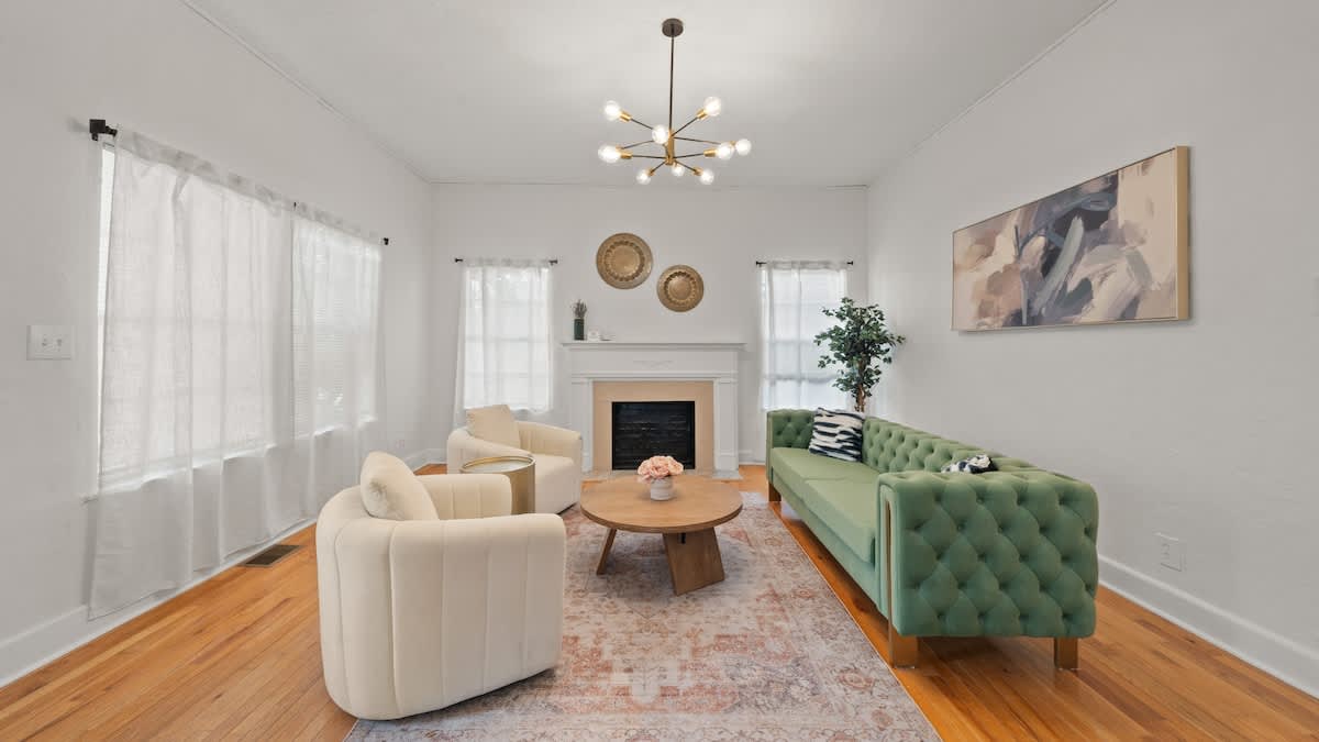 Home in Tampa property photo 2