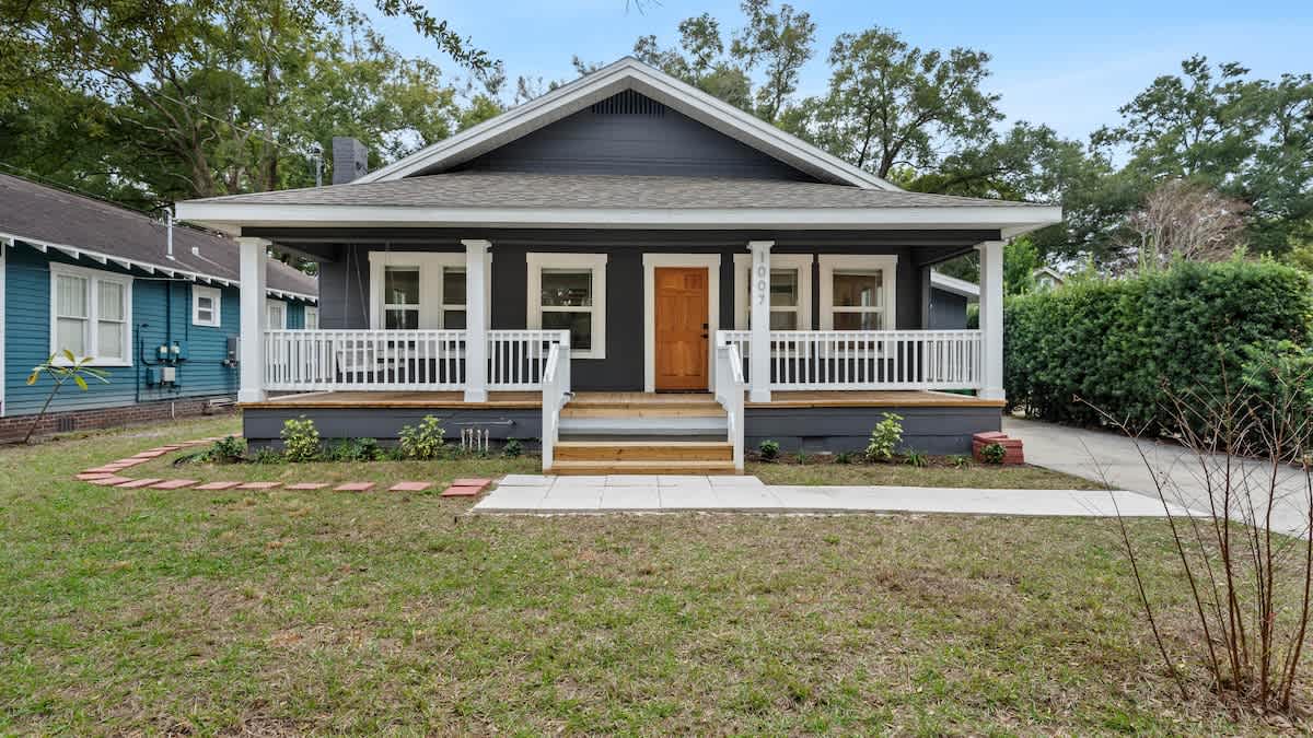 Home in Tampa property photo 5