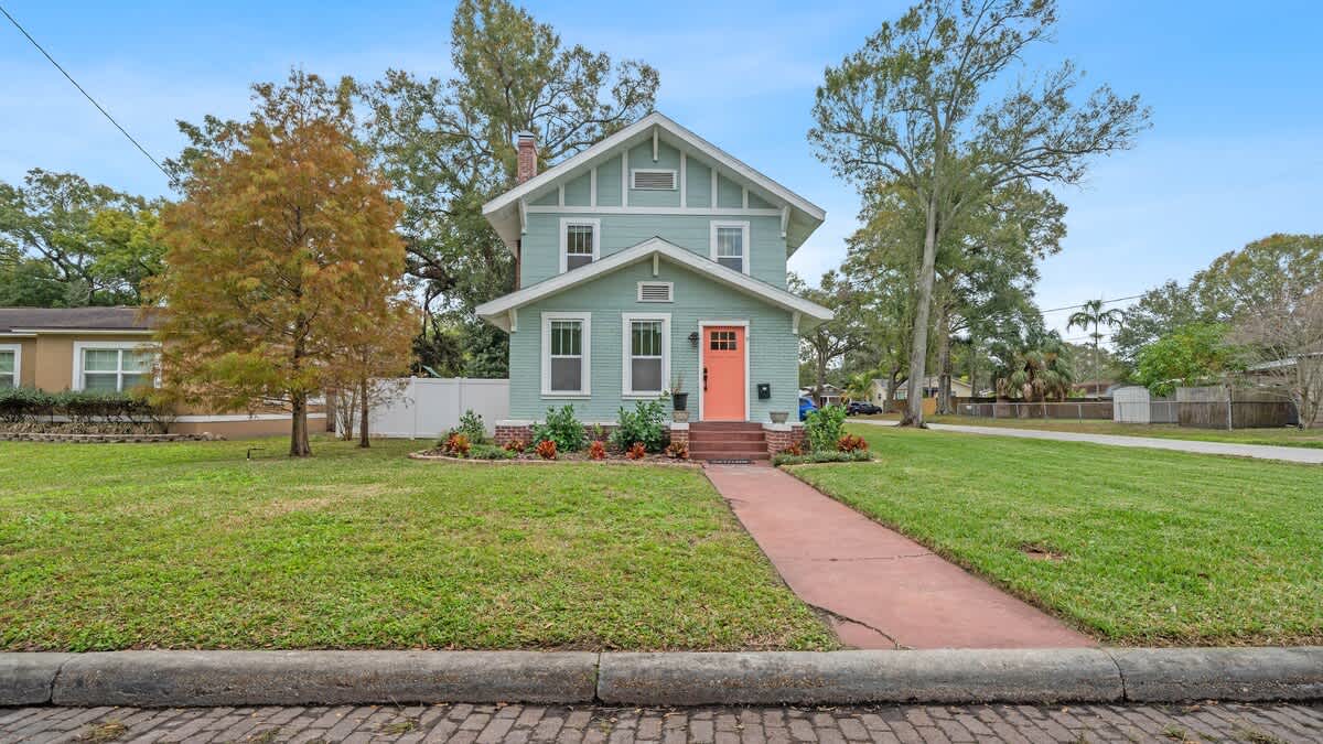 Home in Tampa property photo 3