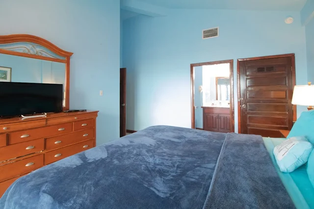 Bedroom 2 image 1