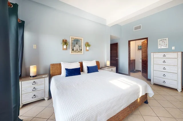 Bedroom 1 image 1