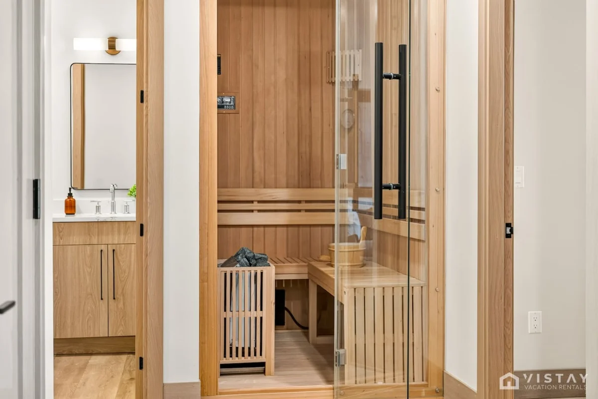 Skyline Retreat, Luxe Townhome w/ Hot Tub & Sauna property photo 2