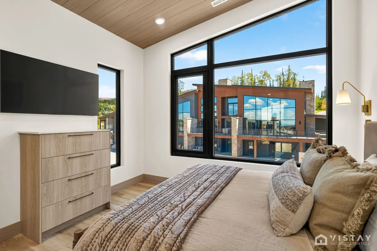 Skyline Retreat, Luxe Townhome w/ Hot Tub & Sauna property photo 5