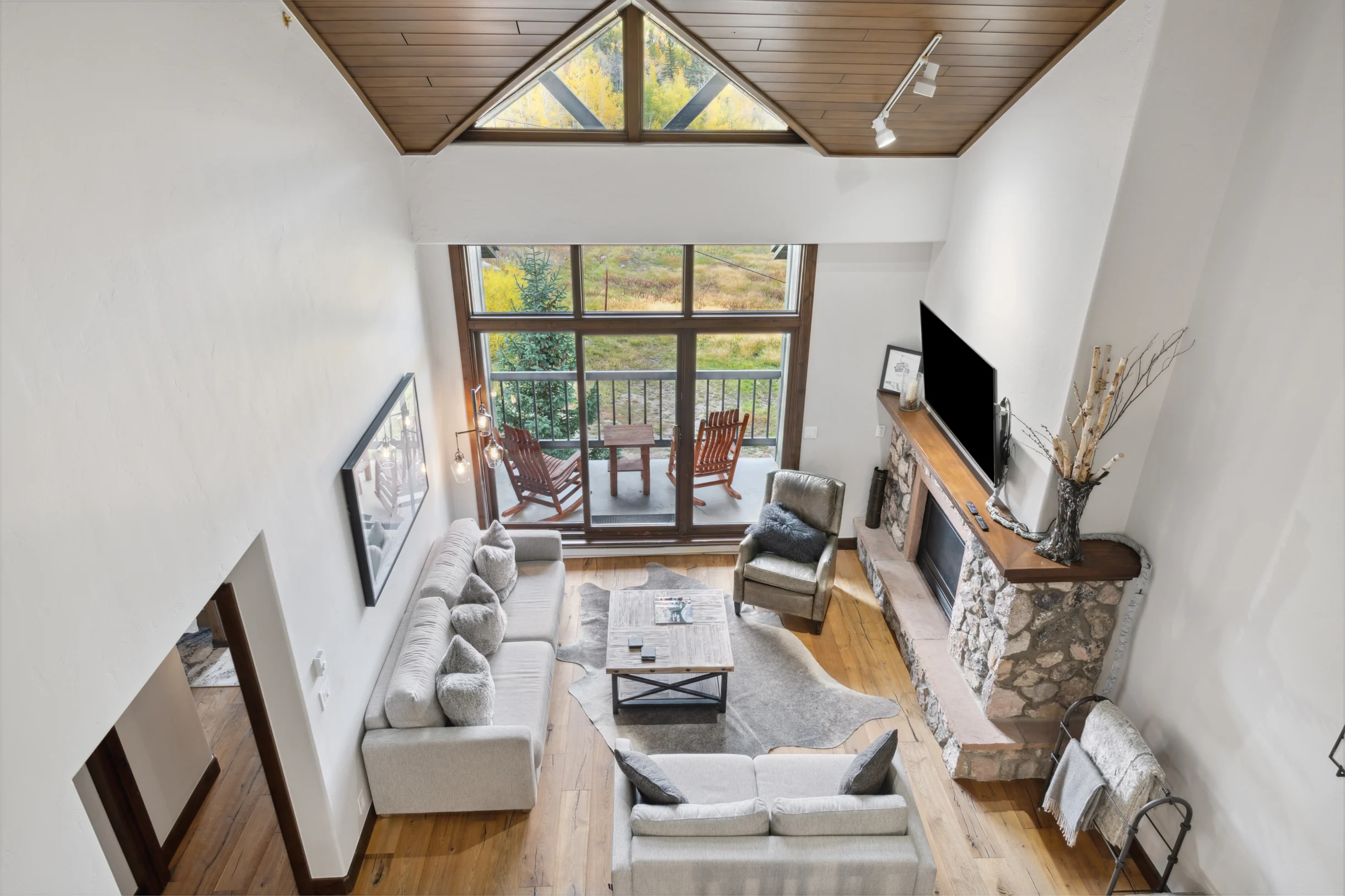 Condo in Beaver Creek property photo 3