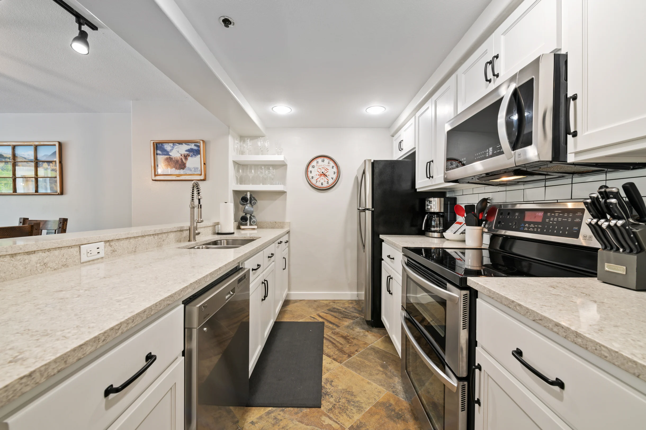 Condo in Beaver Creek property photo 3