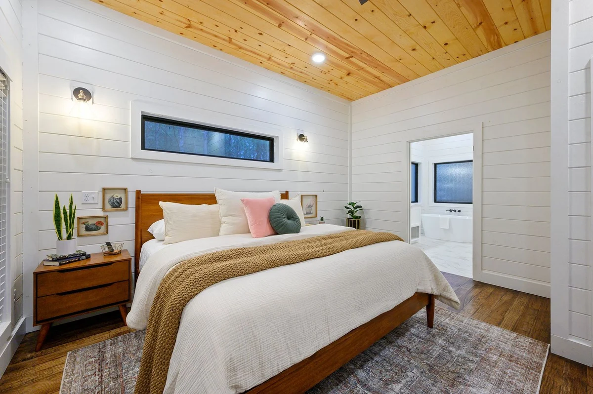 Bedroom 2 image 1