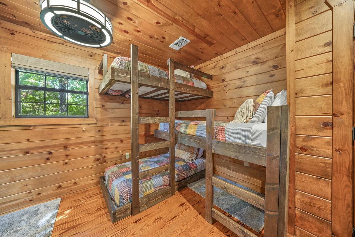 Bedroom 1 image 1