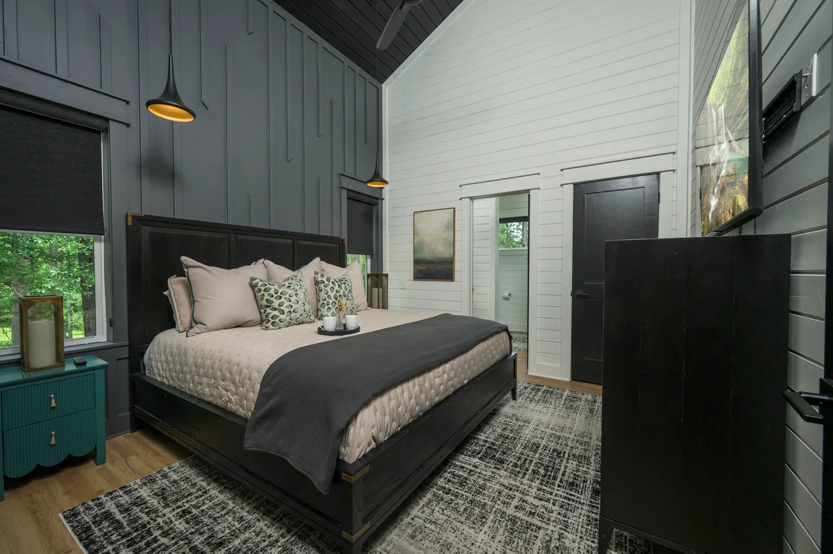 Bedroom 5 image 1
