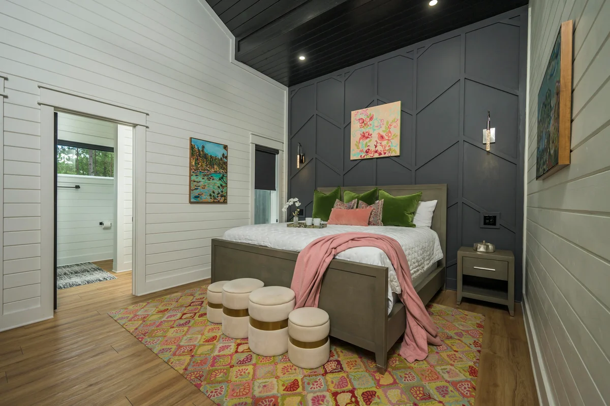 Bedroom 6 image 1