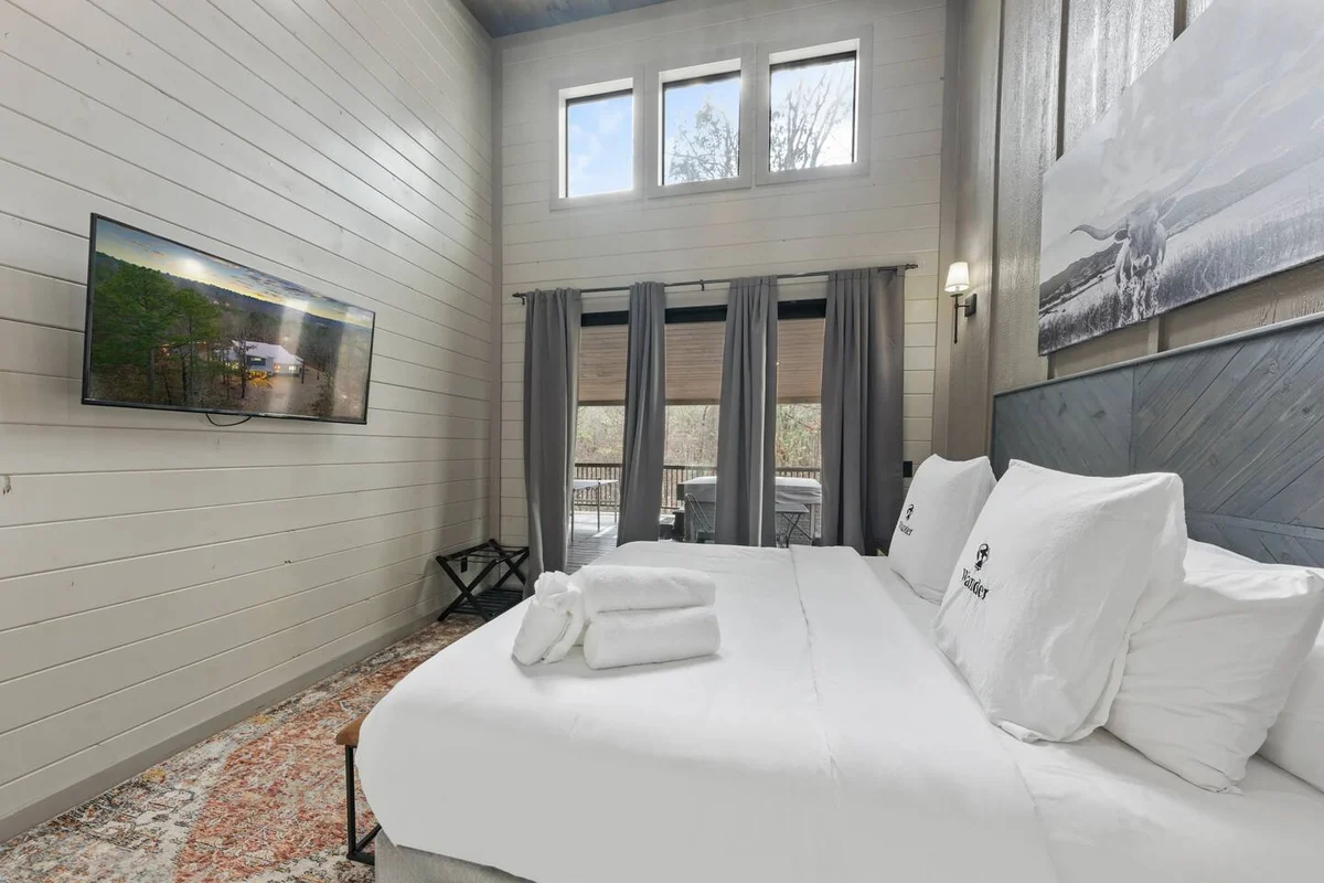 Bedroom 1 image 1