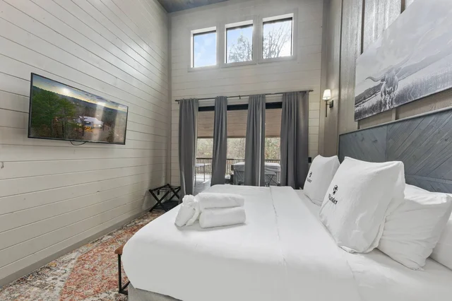 Bedroom 1 image 1