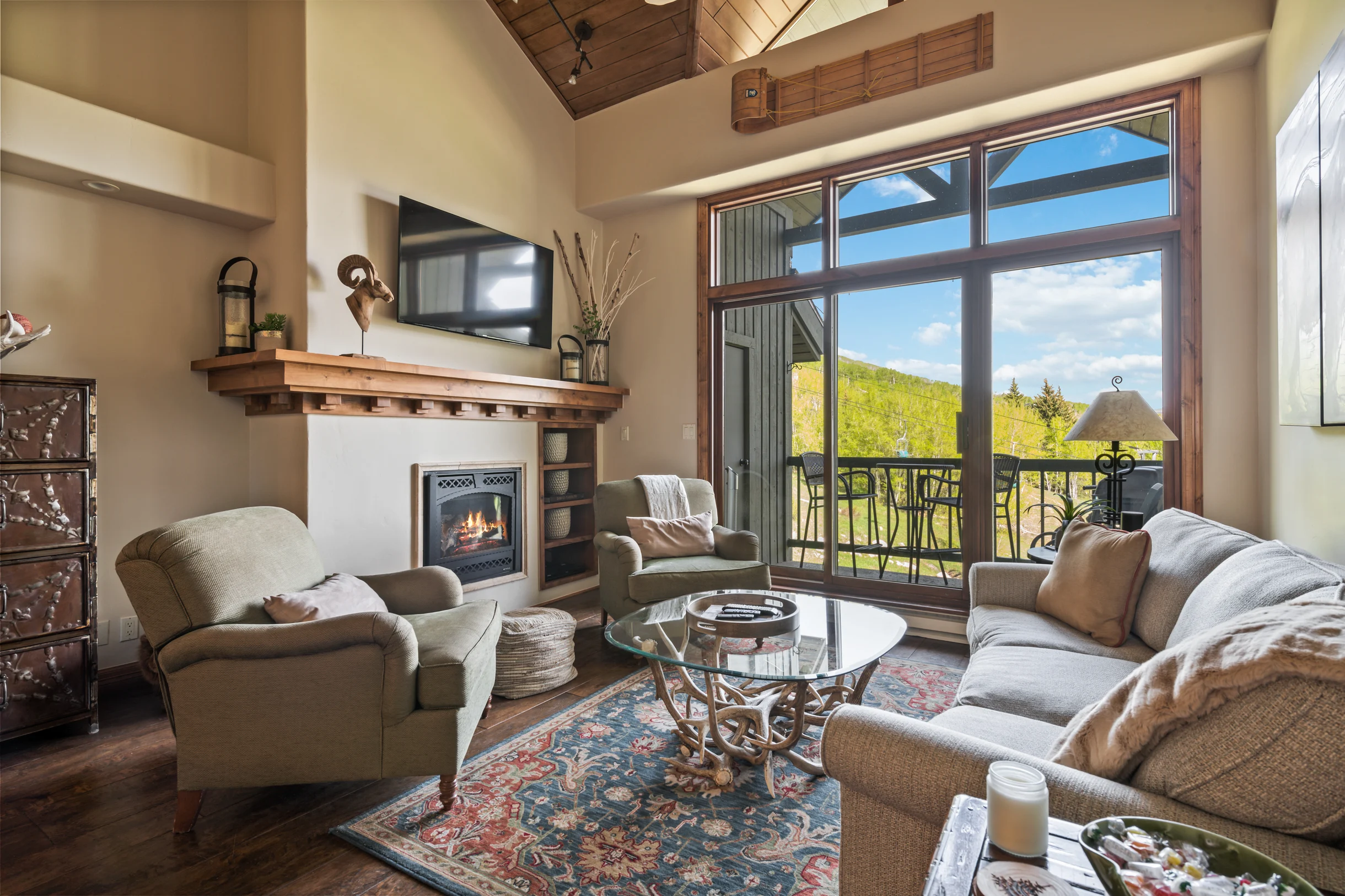 Condo in Beaver Creek property photo 3
